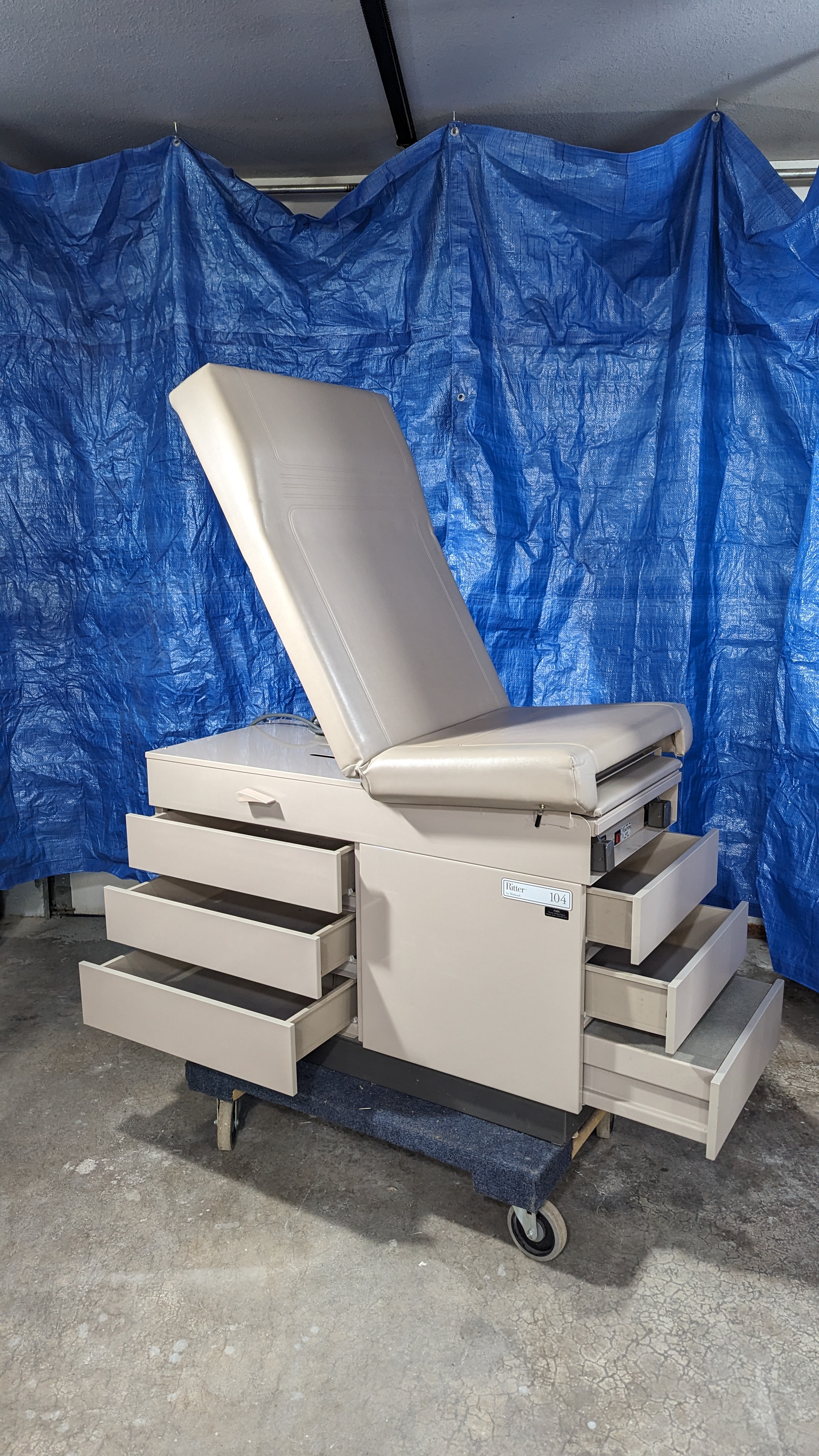 Midmark 100 Exam Table